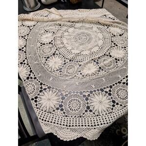 Vintage Crochet Tablecloth Round Floral Handmade Lace Cottagecore Decor 46"